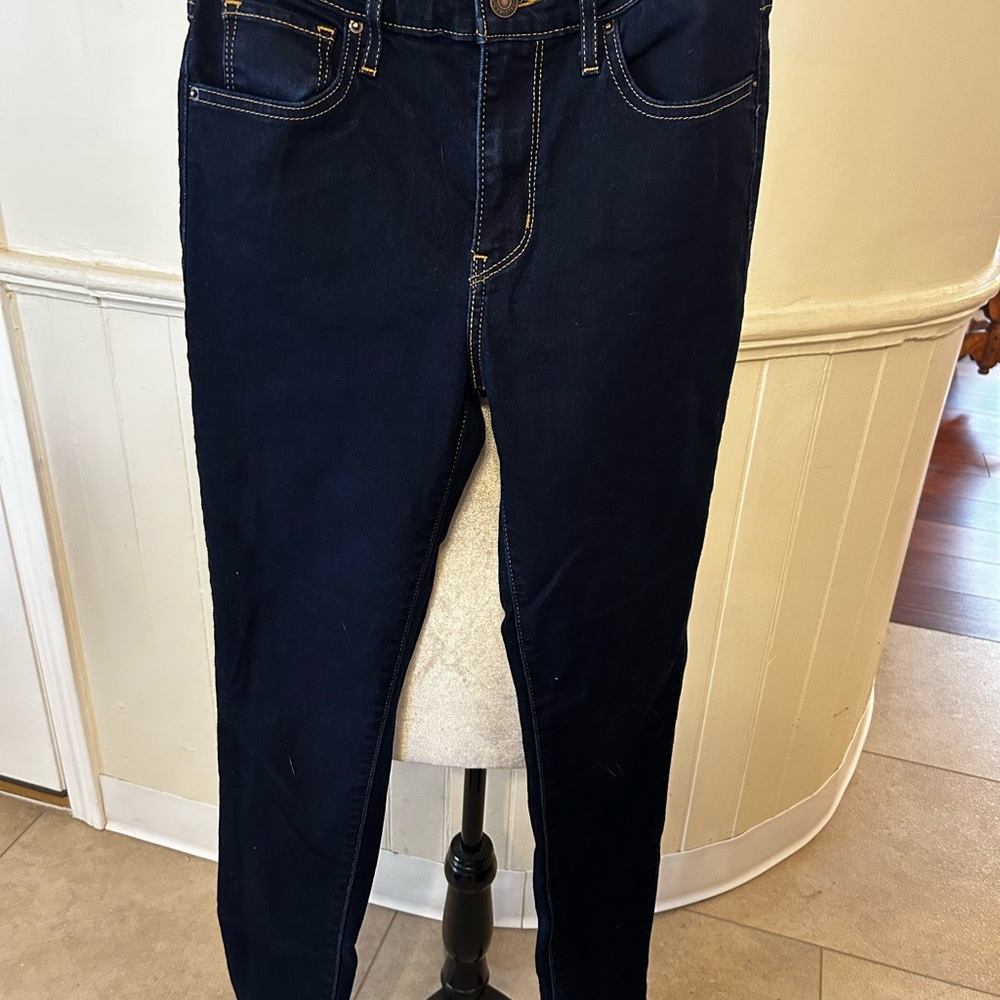 Levi’s 721 High Rise Skinny Size 26/Like New!